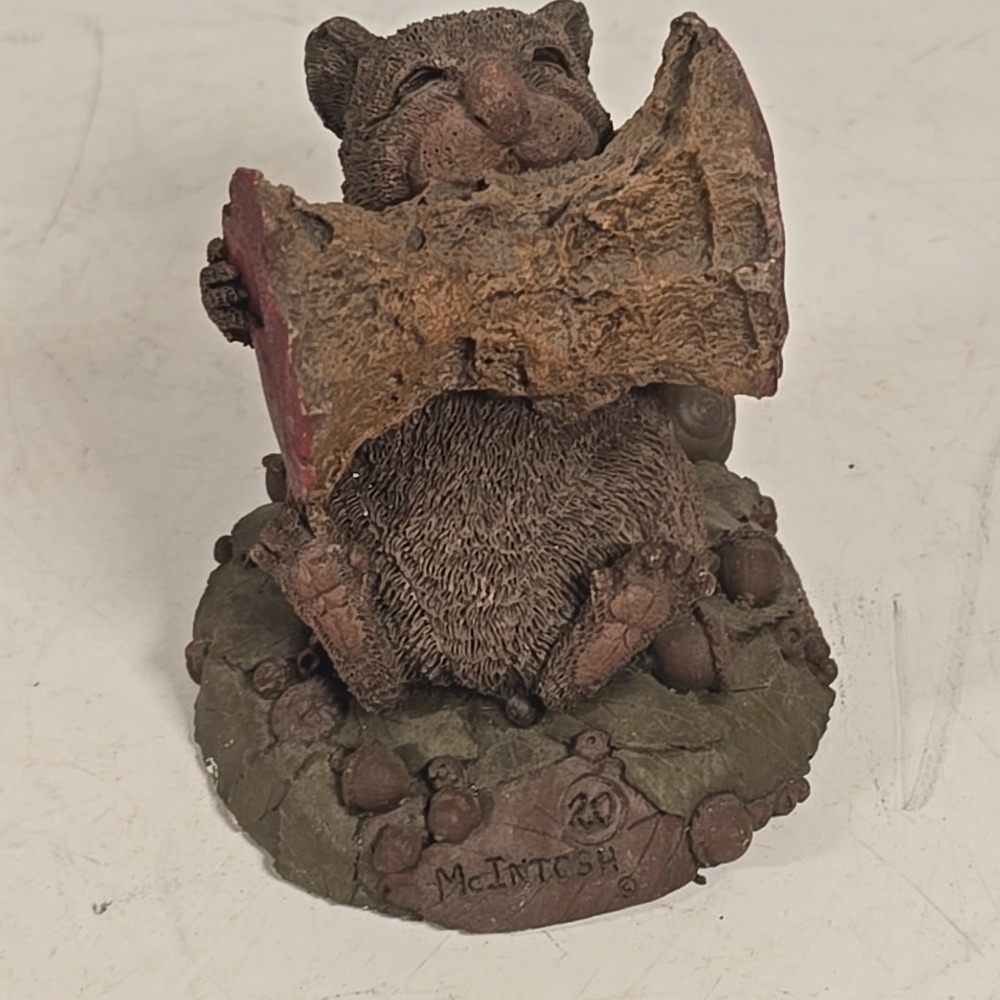 Tim Wolfe Cairn Studios"McIntosh" Apple Eating Mouse Figurine 1992 Signed 3 1/4"